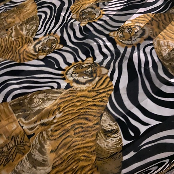 Gorgeous ladies tiger scarf gold - Picture 4 of 4